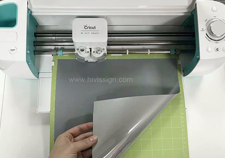 Cutting Heat Transfer Vinyl